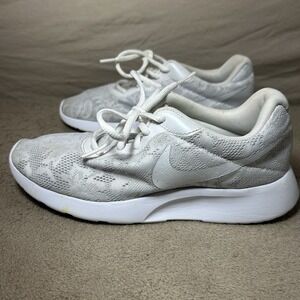 Nike Tanjun ENG Womens 7‎ White Gray Floral Mesh Running Shoes 902865-100